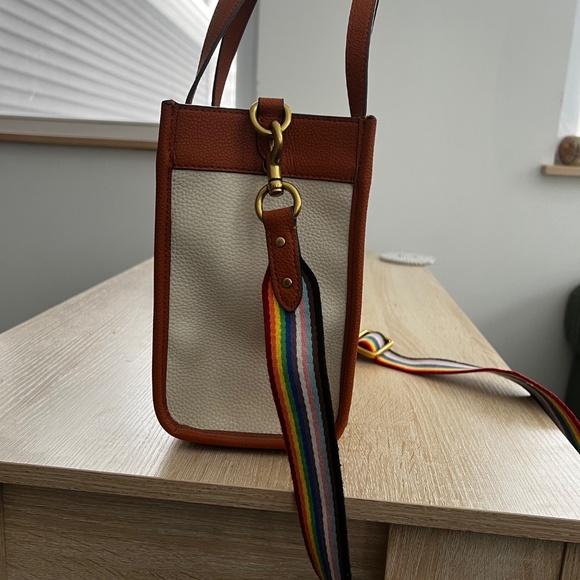 COACH Pride field tote 22 with patches - Picture 4 of 4